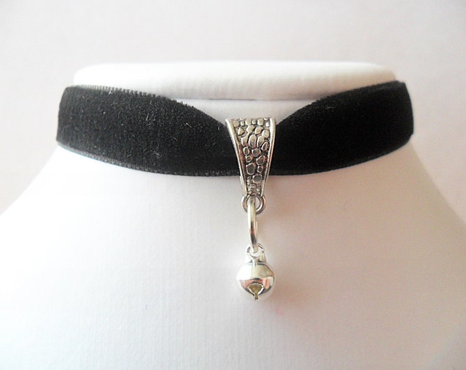 Black velvet choker necklace with kitty cat bell charm and a width of 3/8”inch.