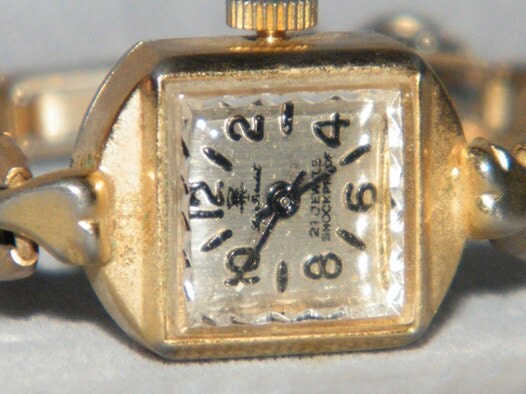 Vintage Ladies Leon Piradet 21 Jewels Windup Cocktail Watch