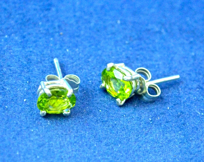 Peridot Stud Earrings, 7x5mm Oval, Natural, set in Sterling E25