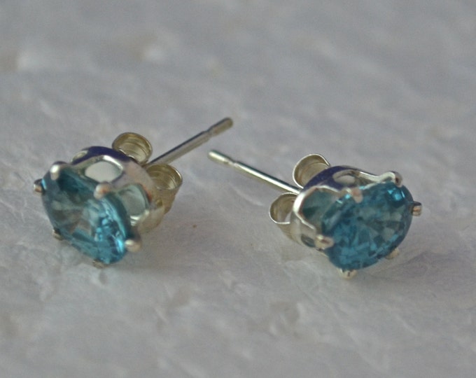 Blue Topaz l Earring Studs, 7x5mm Oval Natural, Set in Sterling Silver E39