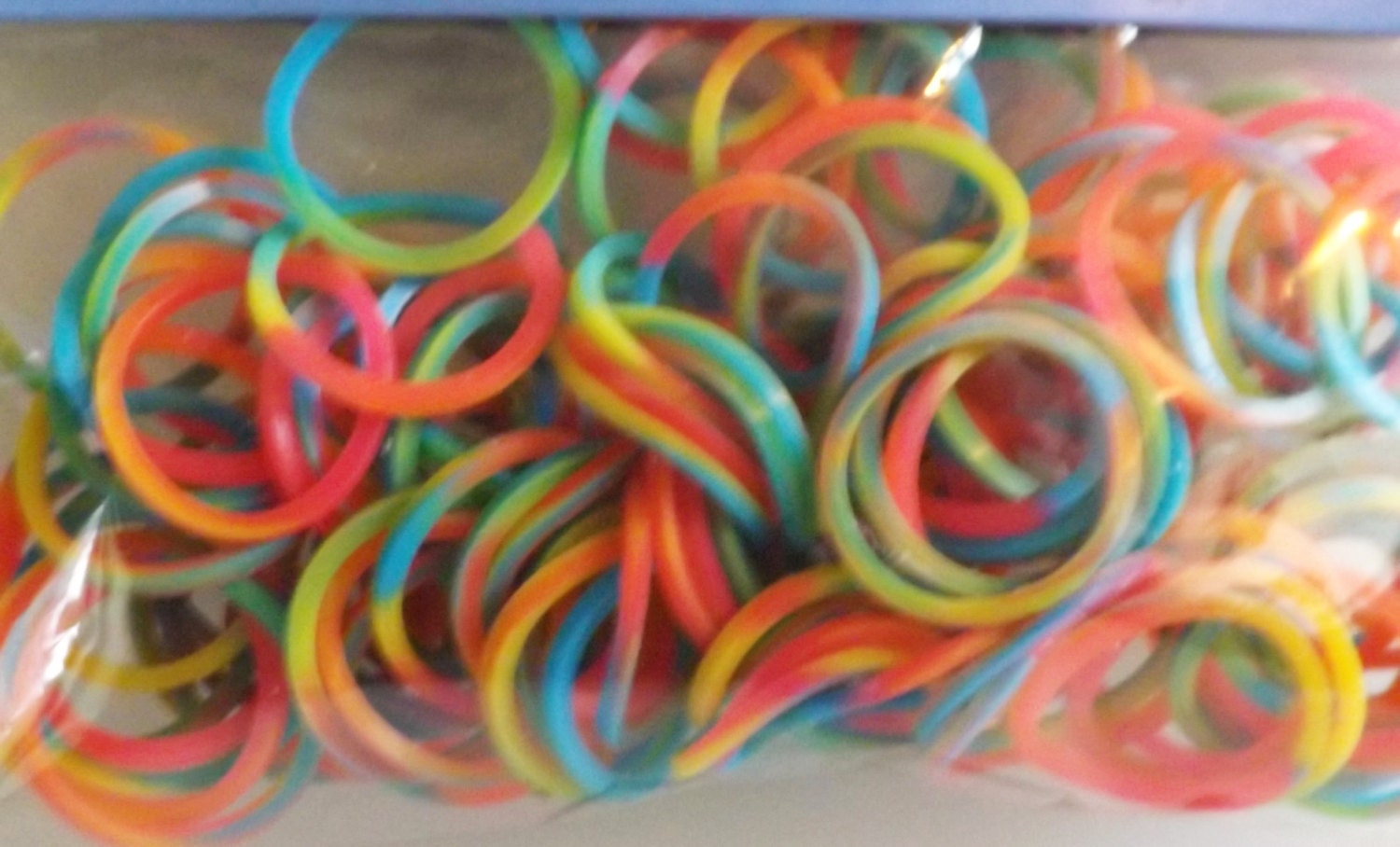 where to put rubber bands on tie dye shirts