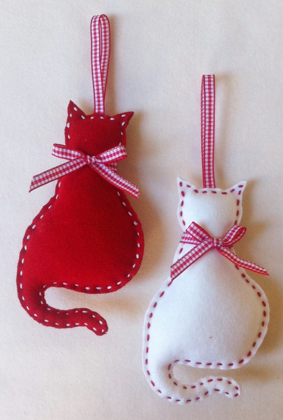 Cat Felt Christmas Ornament set of 2 by marilous on Etsy