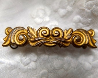 Antique pin / metal brooch / fleur de lys / gold garland