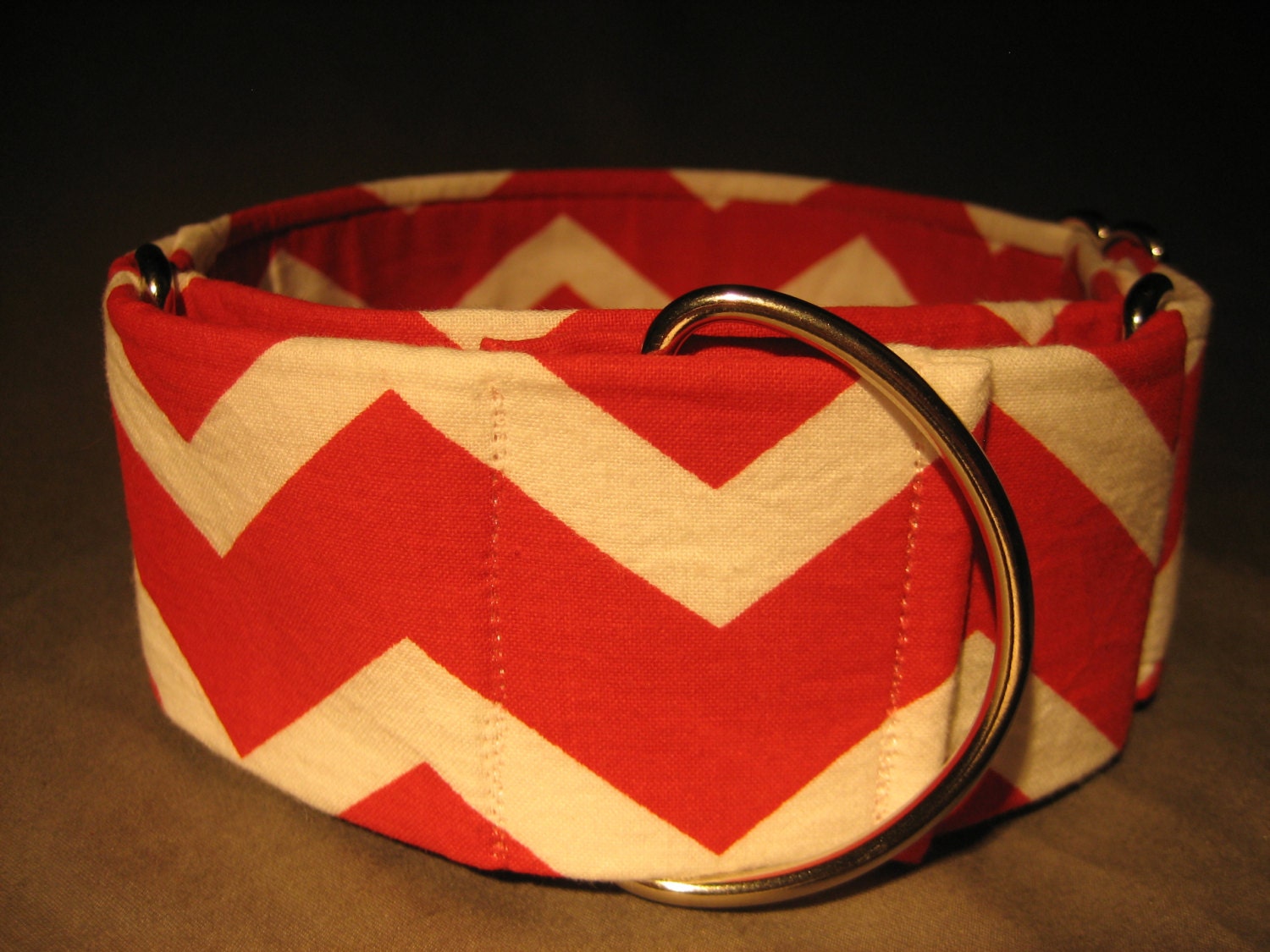 Adjustable martingale dog collar Red Chevron