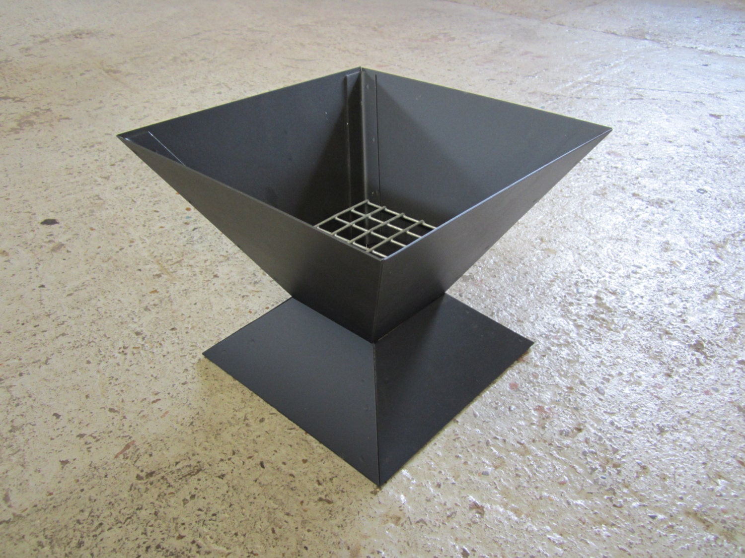 Thick Steel Square Fire pit / Barbecue