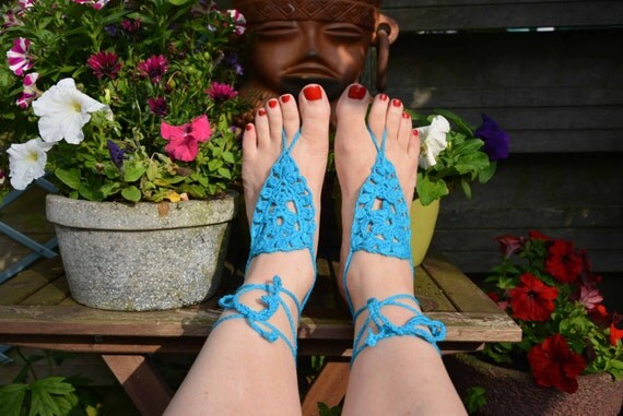 two bare feet beach shoes