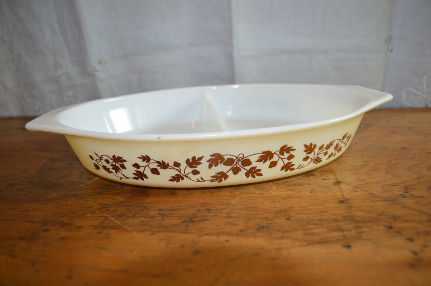 Vintage PYREX Divided CASSEROLE DISH. Great Gold Acorn Pattern. Classic ...