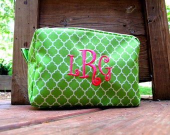 Monogrammed Makeup Bag - Quatrefoil Pattern