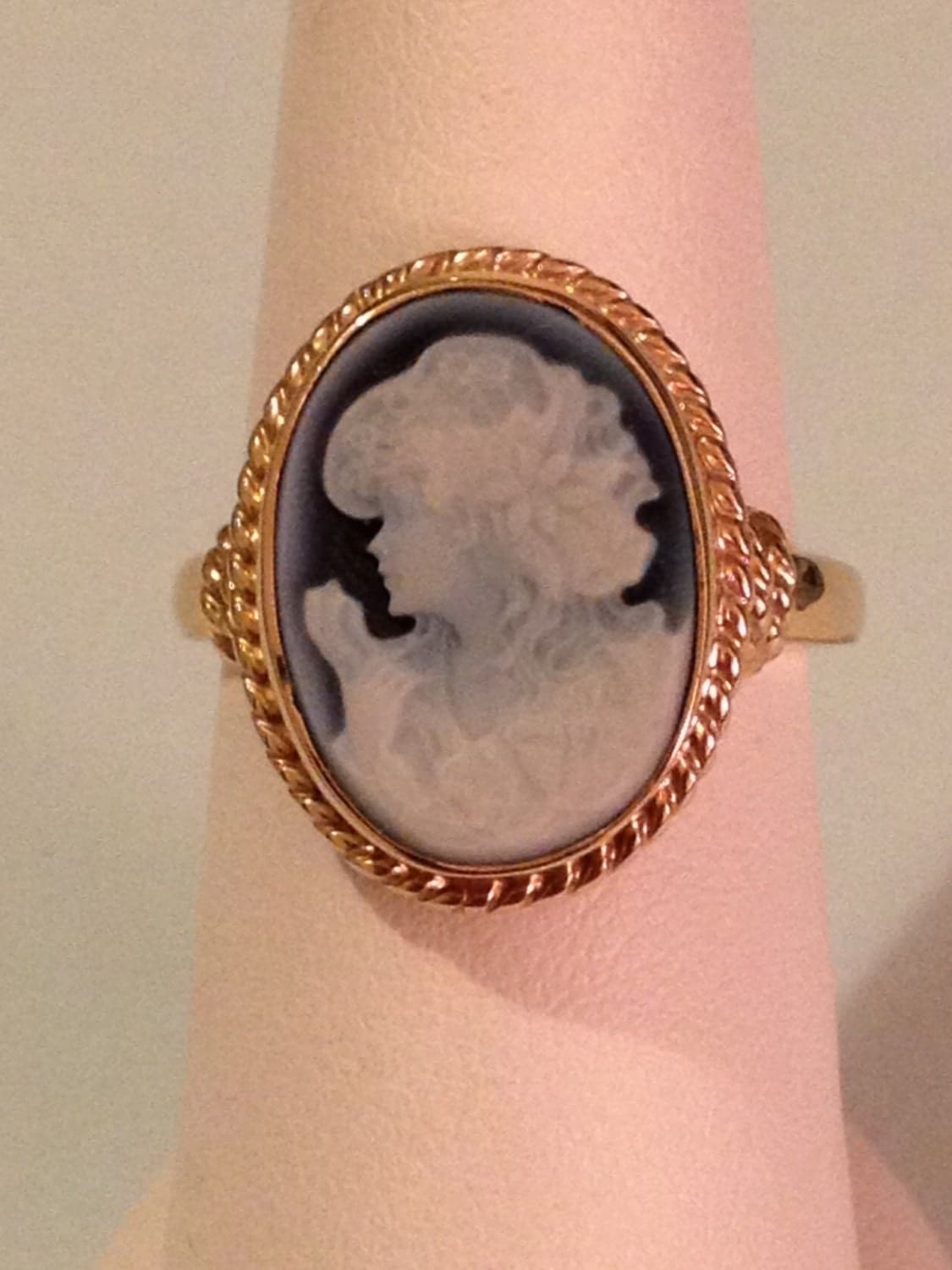Vintage 14k yellow gold cameo ladies' ring size 7