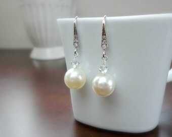 Pearl and crystal bridal earrings, Wedding earrings, Bridesmaid earrings, Simple everyday earrings