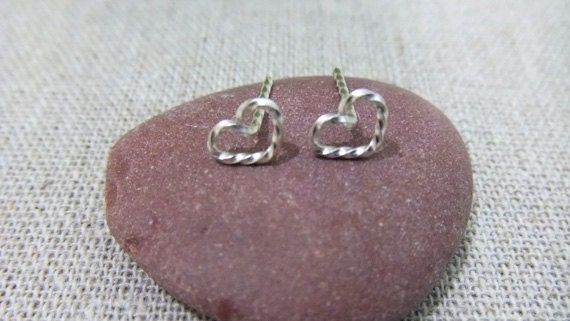 HEART STUD EARRINGS, small heart studs, heart posts, sterling silver small stud earings, unisex modern heart shape post earings wire minimal