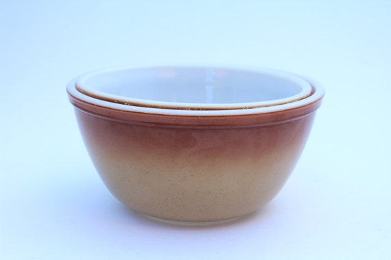 JAJ Pyrex Brown ombre nesting mixing bowls. Made in England.