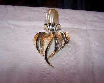 Vintage Sarah Coventry Flower Like Design Brooch Pin