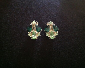 Vintage Peridot & Emerald Green Rhinestone Earrings. (Clip back)