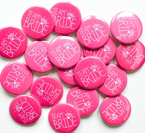 PERSONALISED BADGE 5 X HEN PARTY BADGES - STARRING NAMES PHOTO NEW / GIFT 