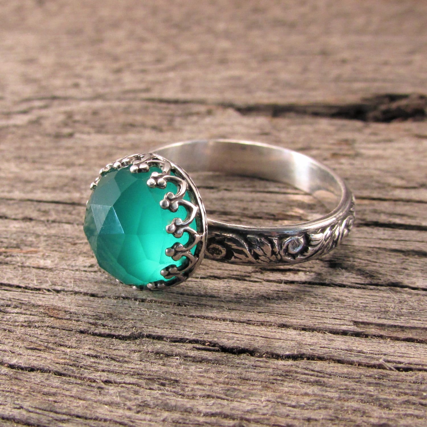 Green Onyx ring on a patterned sterling silver by silverlyjewelry