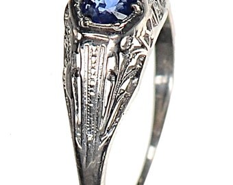 Art Deco 14k blue sapphire filigree ring