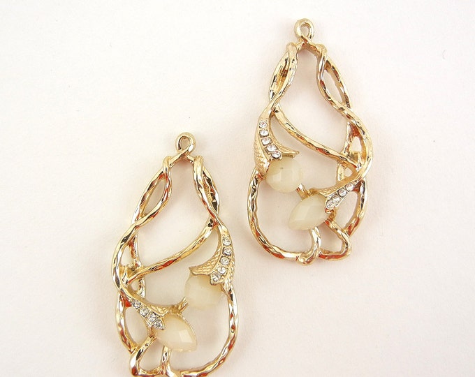 Pair of Gold-tone Teardrop Floral Themed Charms