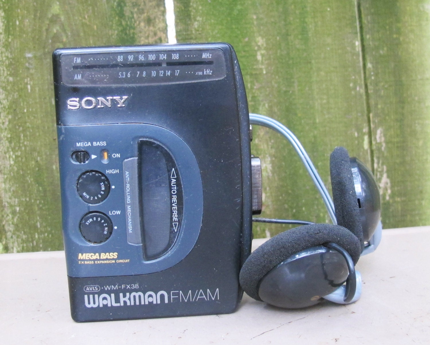 Sony Walkman 90s cassette player and radio great working