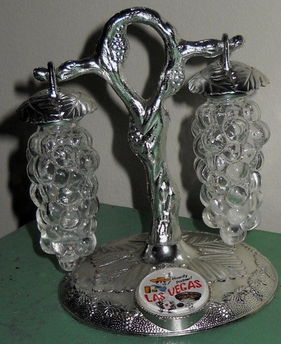 Vintage Hanging Clear Grape Cluster Salt and Pepper Shakers