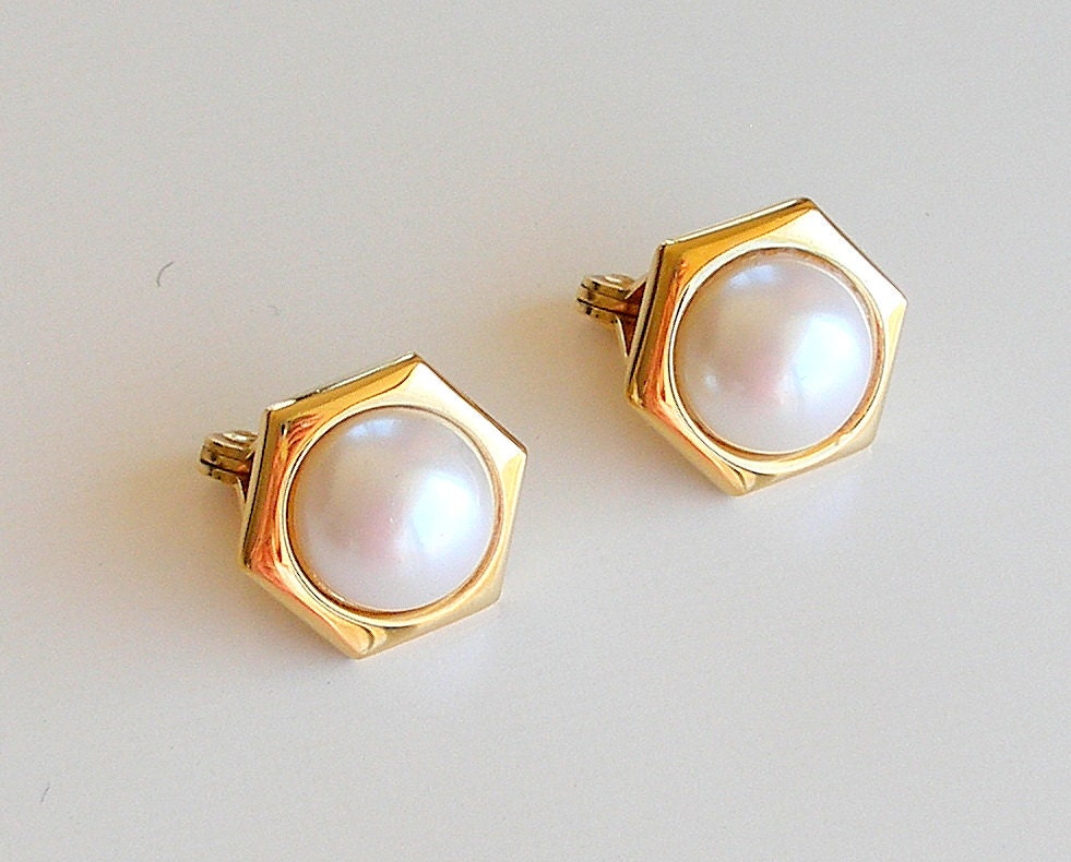 Vintage Pearl Button 38