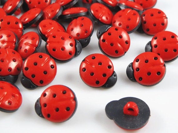 25 Red and Black Ladybug Buttons size 15mm by moggyssupplyshop