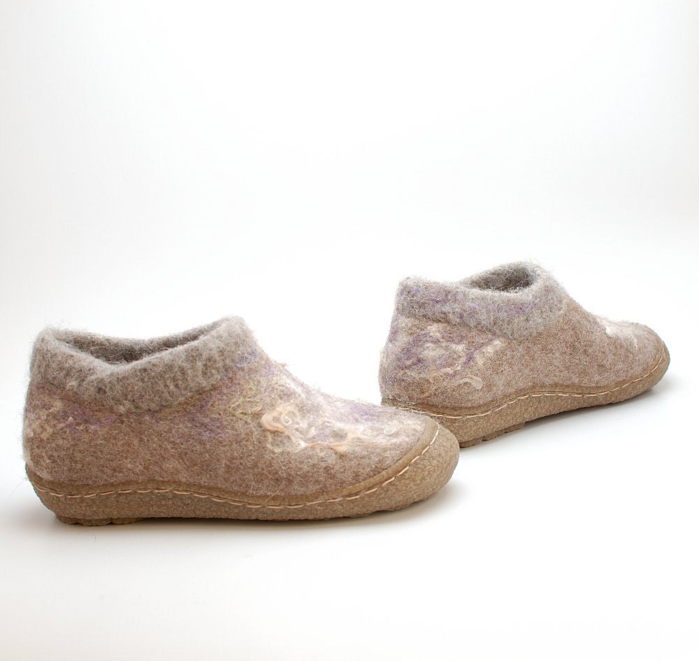 Felt wool slipper booties with knitted top and hint of