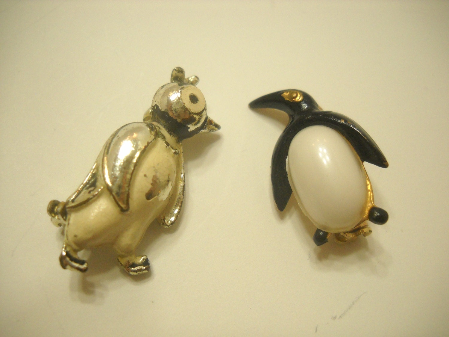 Vintage Penguin Pins 3119