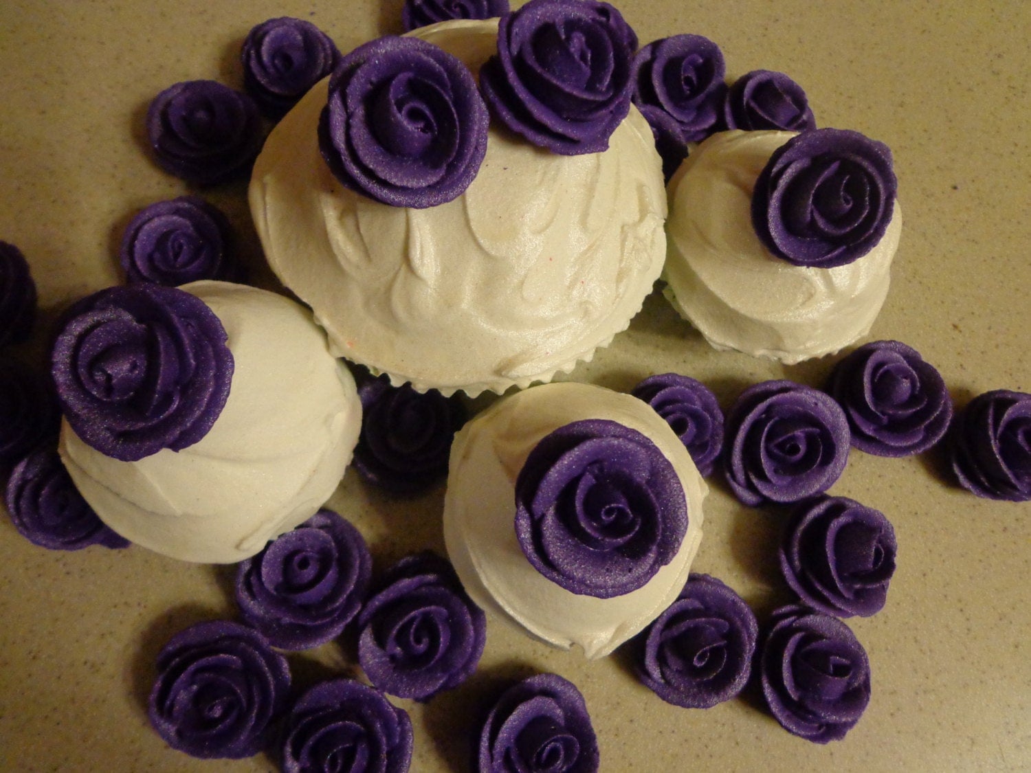 30 Dark Purple Royal Icing Roses Edible For Cakes Weddings