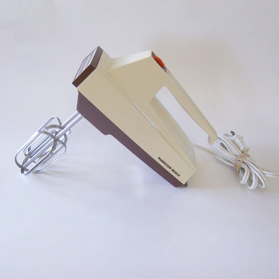 Hamilton Beach Scovill 5 Speed Hand Mixer in Off White and