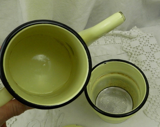 Vintage French Pale Buttercup Yellow Enamelware Cafetière / Coffee Pot / French Country Decor / Retro Home Interior / Vintage Kitchenware Vintage French Pale Buttercup Yellow Enamelware Cafetière / Coffee Pot / French Country Decor / Retro Home Interior / Vintage Kitchenware
