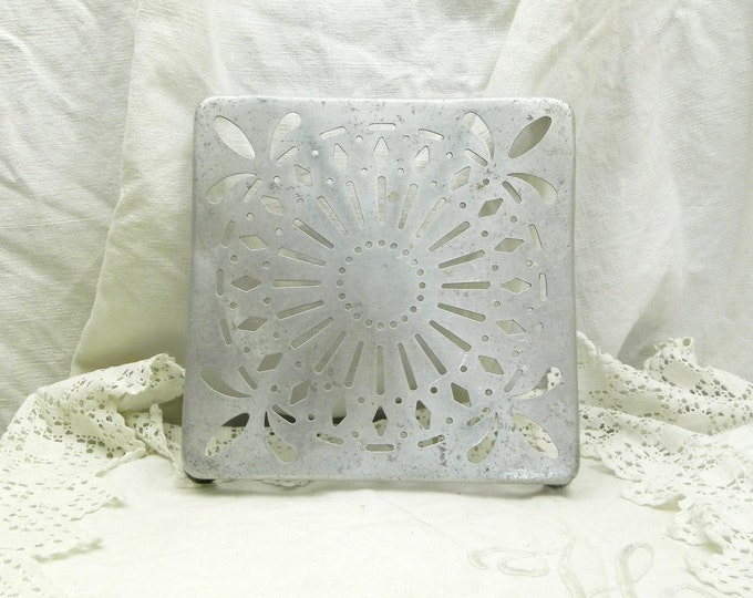 Vintage French White Metal Trivet / Hot Plate / Heat Mat / French Country Farmhouse Cottage Kitchenware Decor, Kitchenalia from France