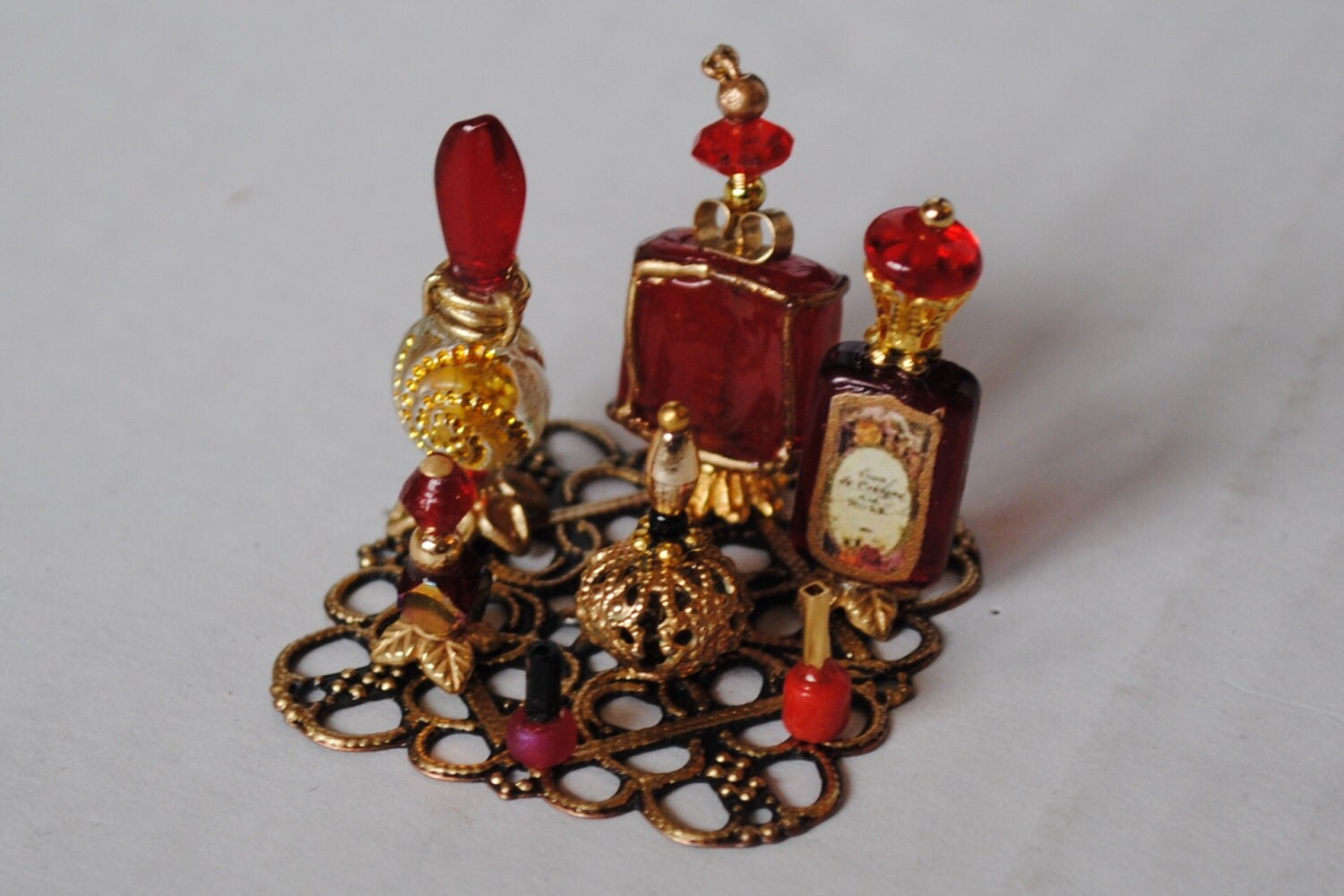 Handmade Dollhouse Miniature Vanity/Toiletries Miniature