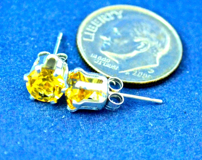 Citrine Stud Earrings, 6mm Round, Natural, Set in Sterling Silver E564