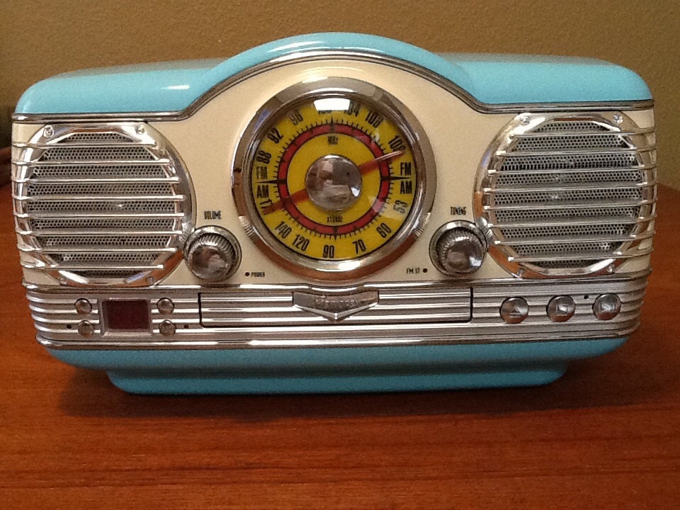 Vintage Looking Radio 7
