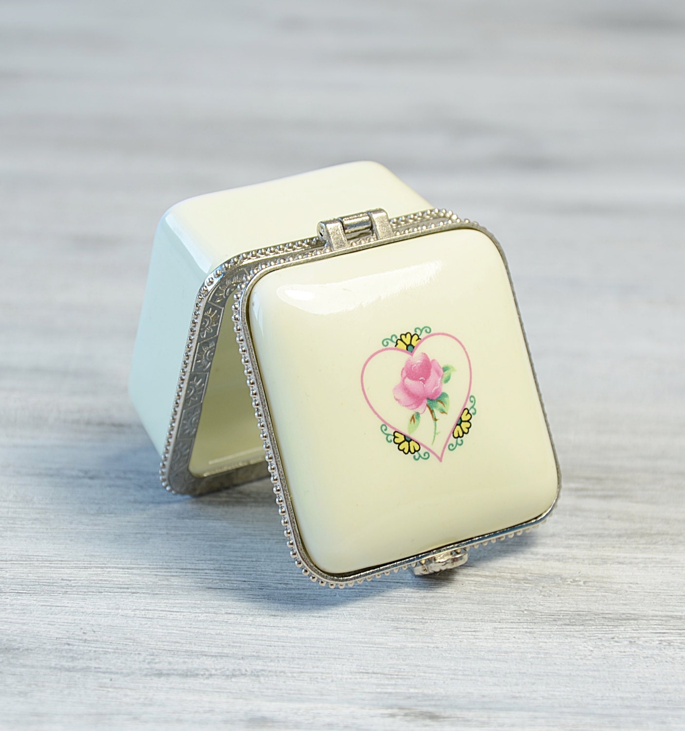 Vintage Small Porcelain Trinket Box Ivory Floral jewelry box