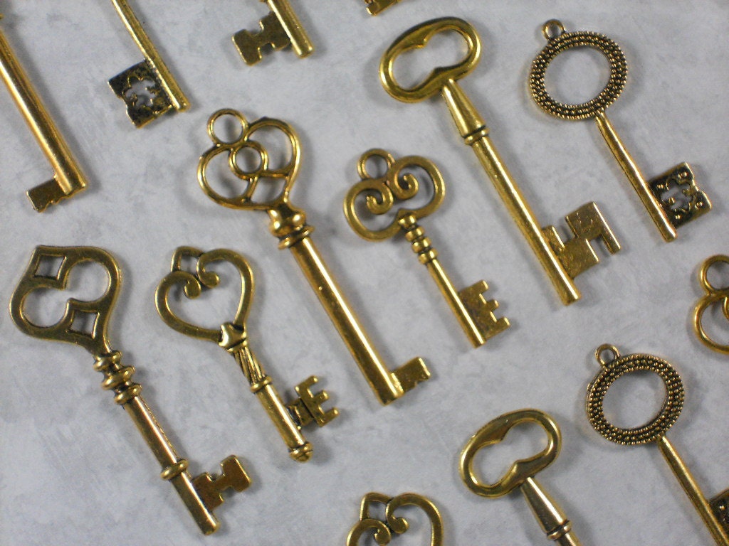 36 Gold Skeleton Keys Large Charm Pendants by CelebrationAccents
