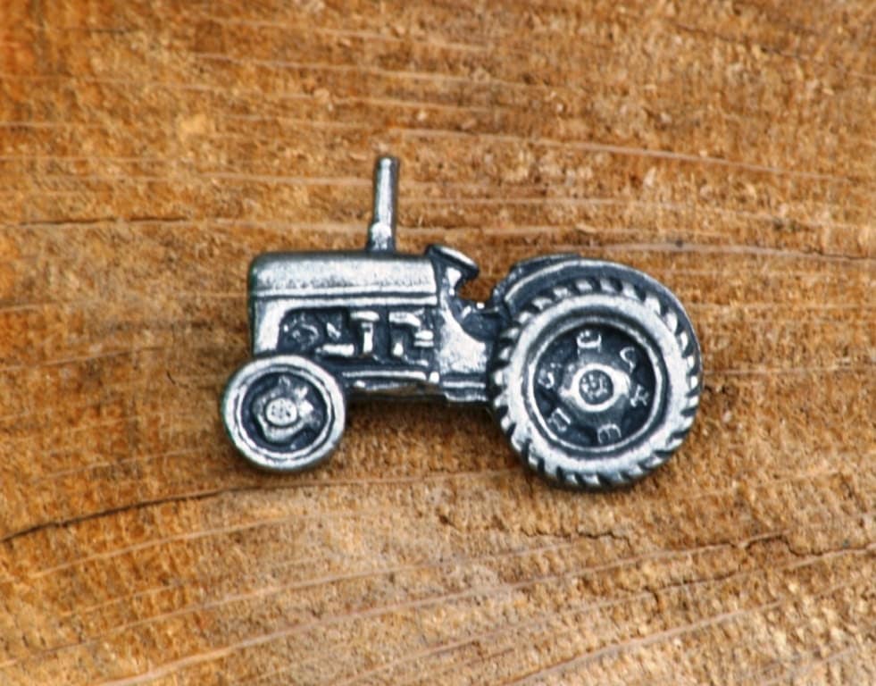 Tractor Pin Brooch Badge Pewter Vintage TE20 Gift