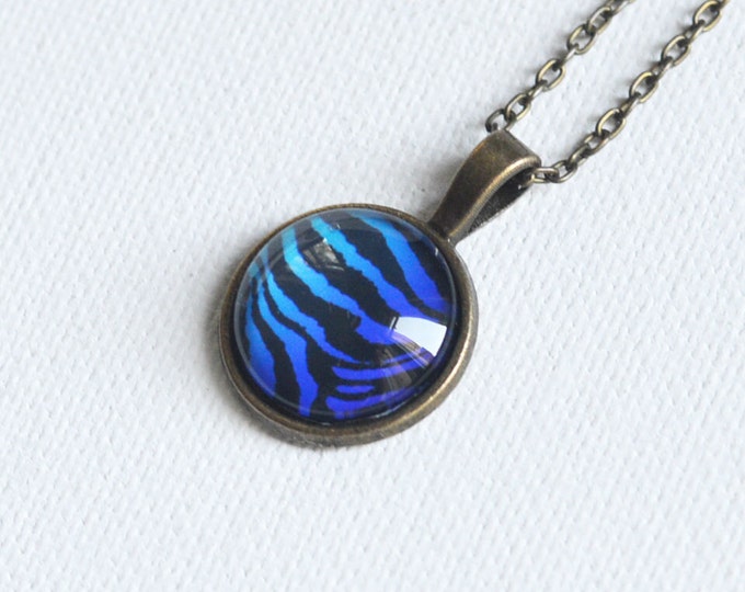 ANIMAL PRINT Pendant metal brass depicting fashionable tiger skin, Safari, Glamour, Style, Blue, navy, Indigo Strips