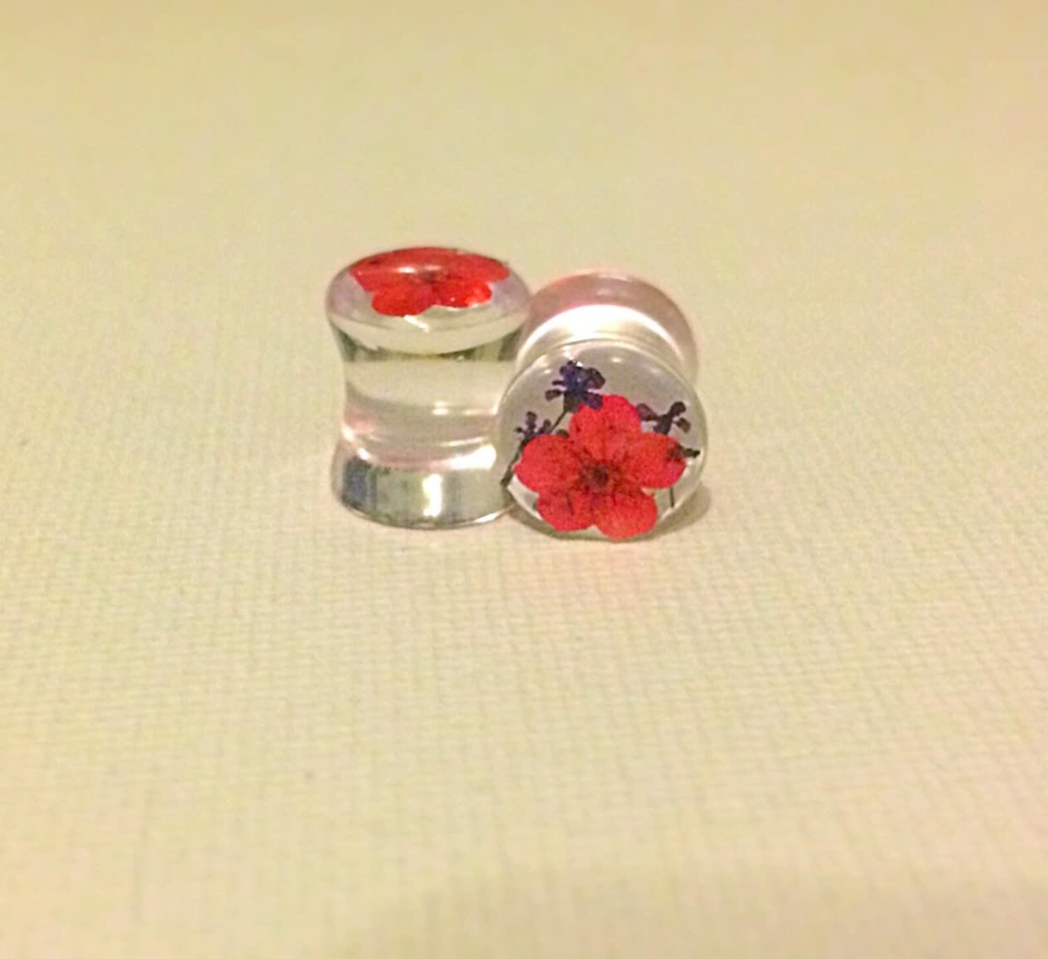 Cute acrylic plugs with real flowers