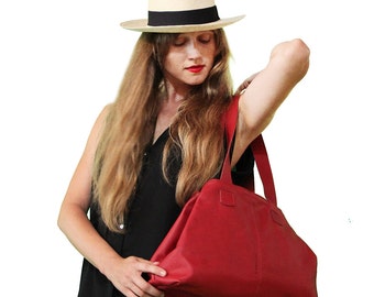 A "BARCELONA" red leather bag on sale: 22% reduction! before 215. now only 168 USD !!! sale until 12/31/2015