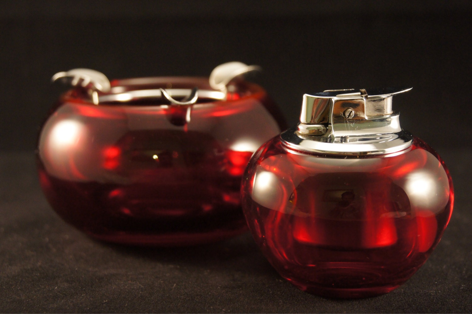 Vintage Ronson table lighter and ashtray in Whitefriars red