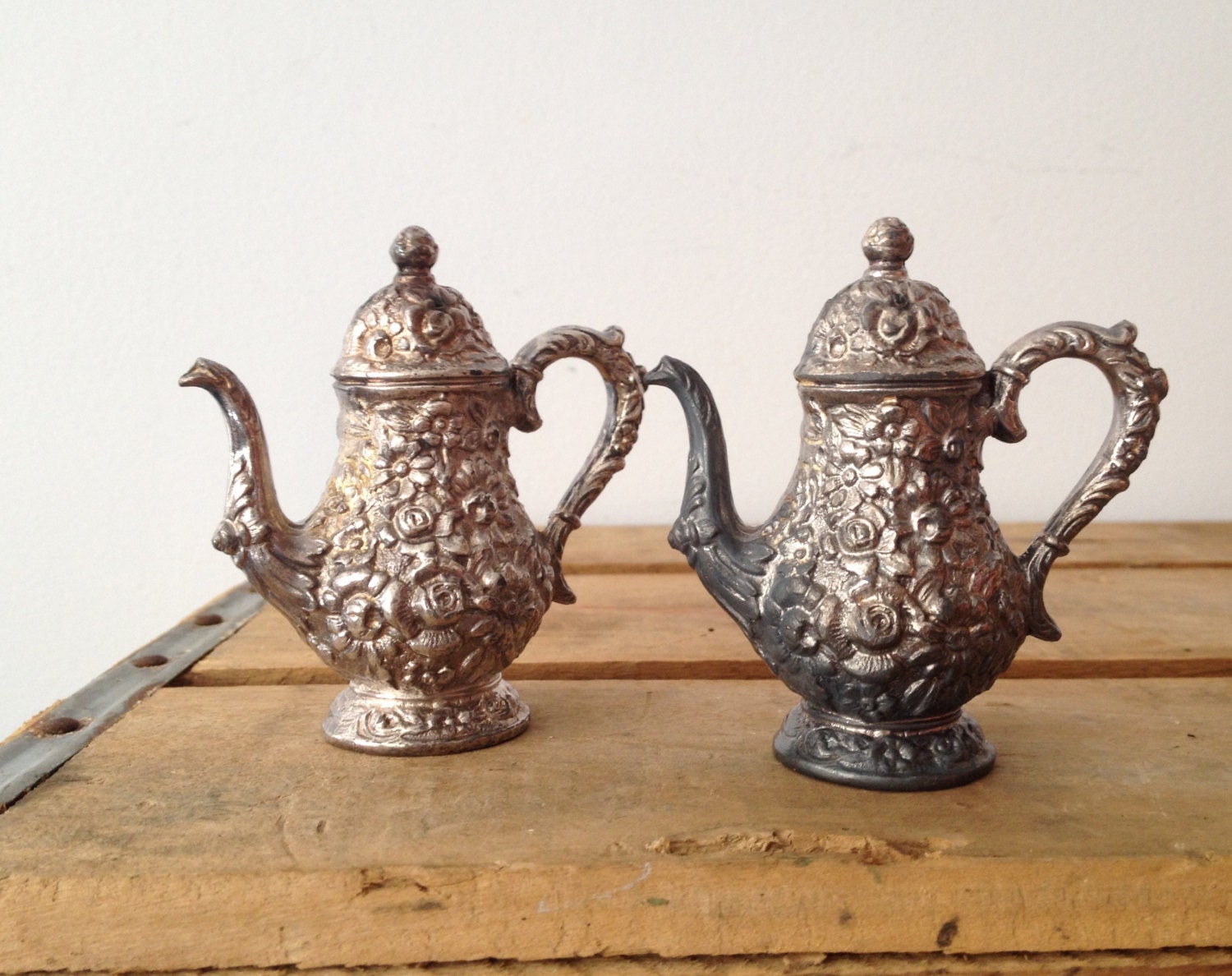 Salt & Pepper Shaker Vintage Salt / Pepper Shakers Silver Teapot