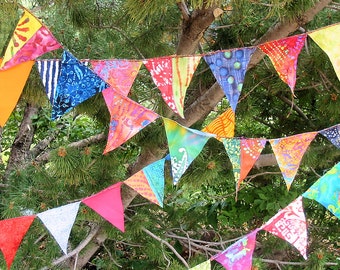 12 Feet (3.66 m) of Colorful Mini Flag Garland