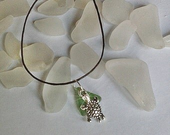 Sea glass anklet. Sea turtle anklet with green beach sea glass. Beach glass jewelry.