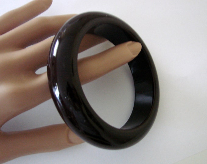 Chunky Retro Brown to Black Lucite Bangle Bracelet / Vintage Jewelry / Jewellery