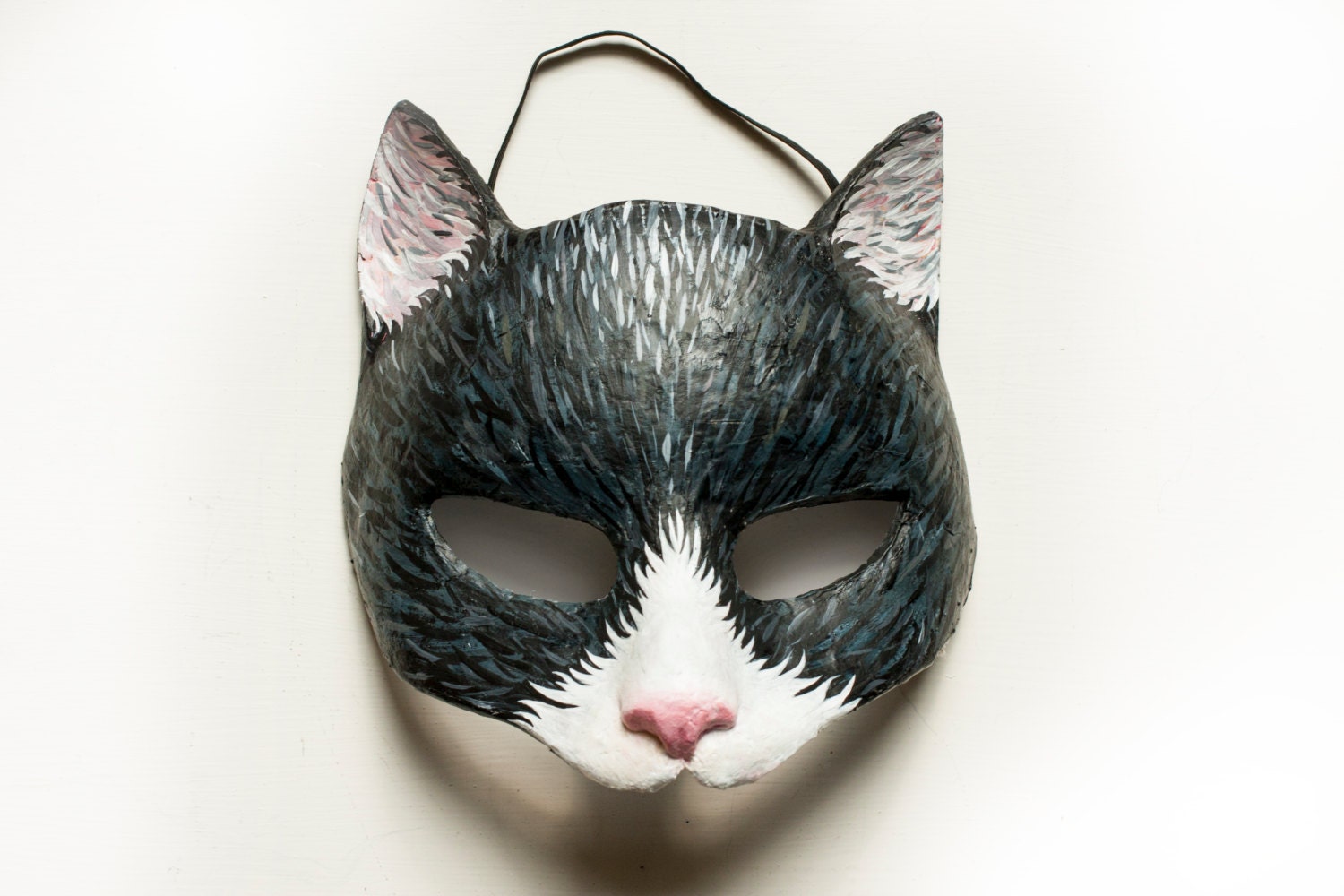 Как можно раскрасить маску кошки. Маска кошки. Маска кота папье маше. Карнавальная маска кота. Реалистичная маска кота.
