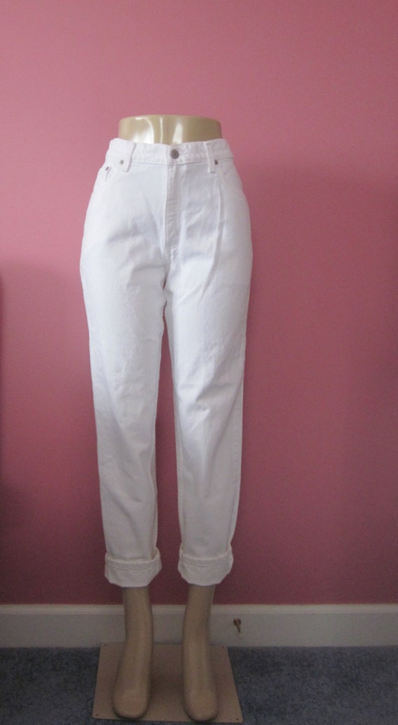 white levi high waisted jeans