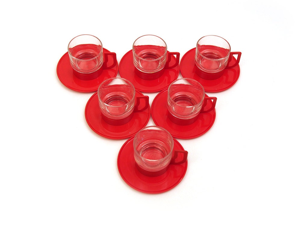 6 Espresso cups and saucers. Red plastic glass. Moulinex. Set