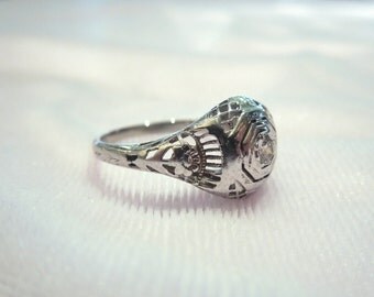 Antique Art Deco White Gold Diamond Ring